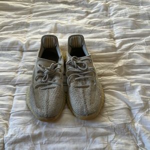 Yeezy 350 ok condition all they need is a good wash